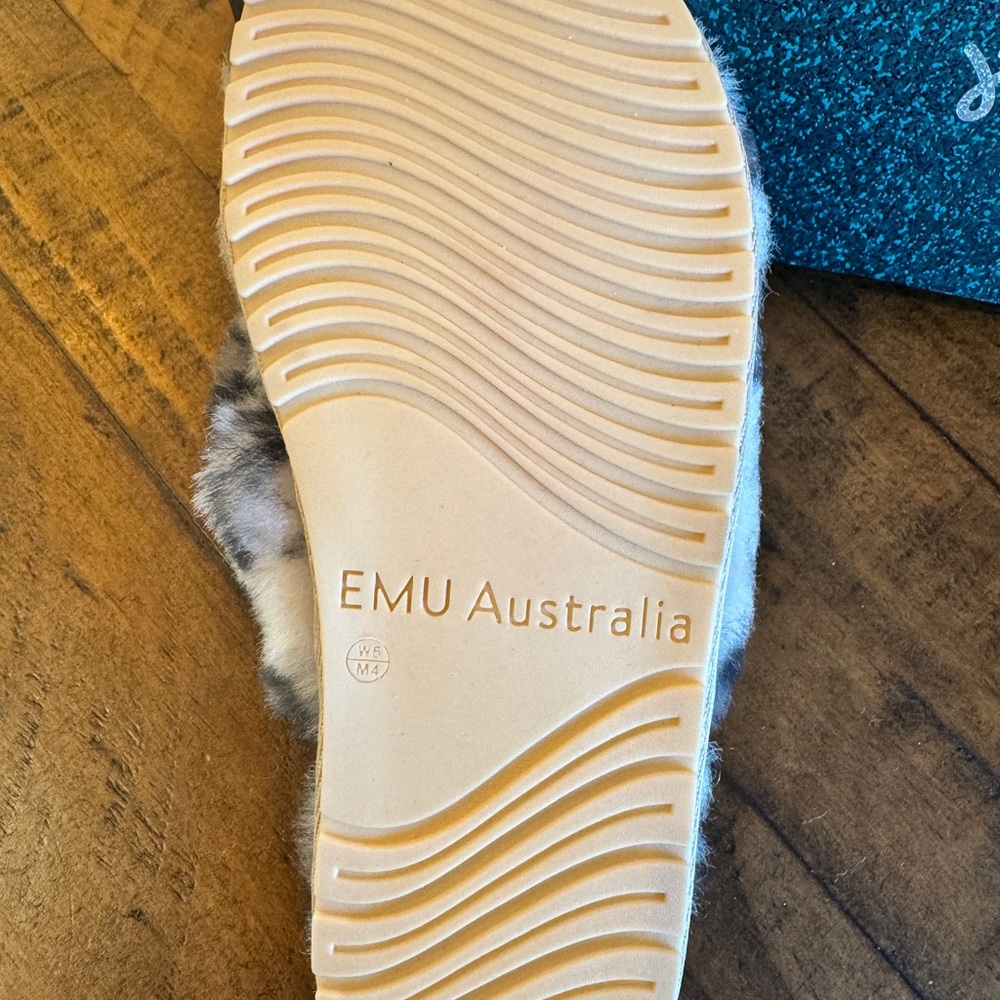 Emu Australia Snow Leopard Slippers - Picture 2 of 5